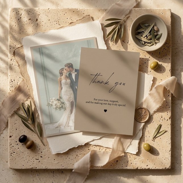 Tarjeta de agradecimiento de boda moderna en beige (Subido por el creador)