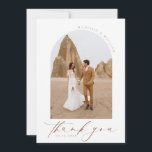 Tarjeta de agradecimiento de Boho Photos Boda<br><div class="desc">Expresar su gratitud con nuestra tarjeta de agradecimiento a nuestro Boda de Fotos de Boho. Con una caligrafía elegante y su foto boda favorita en un diseño de arco moderno, esta tarjeta le da un toque de clase a su sincero agradecimiento. Personalizable fácil, es el toque final perfecto para sus...</div>