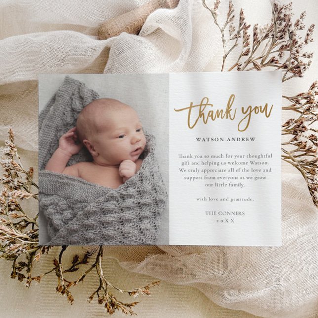 Tarjeta de agradecimiento de foto con guión de pre (Elegant Gold Thank You Script Baby Photo Thank You Card.)
