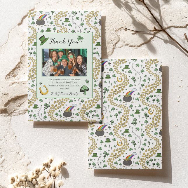 Tarjeta de agradecimiento de Irlanda a los Sta Pat (Pattern of gold coins, pots of gold, rainbows, horseshoes, green clovers, hearts, leprechaun hats.)