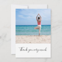 Tarjeta de agradecimiento de yoga | Mujer posando