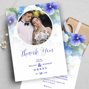 Tarjeta De Agradecimiento Delicada imagen de tonos azules florales clásicos