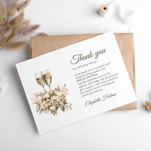Tarjeta De Agradecimiento Desayuno Tardío y Burbujas de Champán Bridal Showe (Brunch and Bubbly Champagne Flowers Bridal Shower Thank You Card on a boho white table.)
