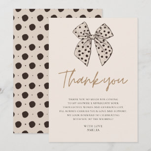 Tarjeta De Agradecimiento Despedida de soltera con lazo beige Ella está atan