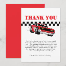 Dos coches de carreras rojos modernos rápidos niño