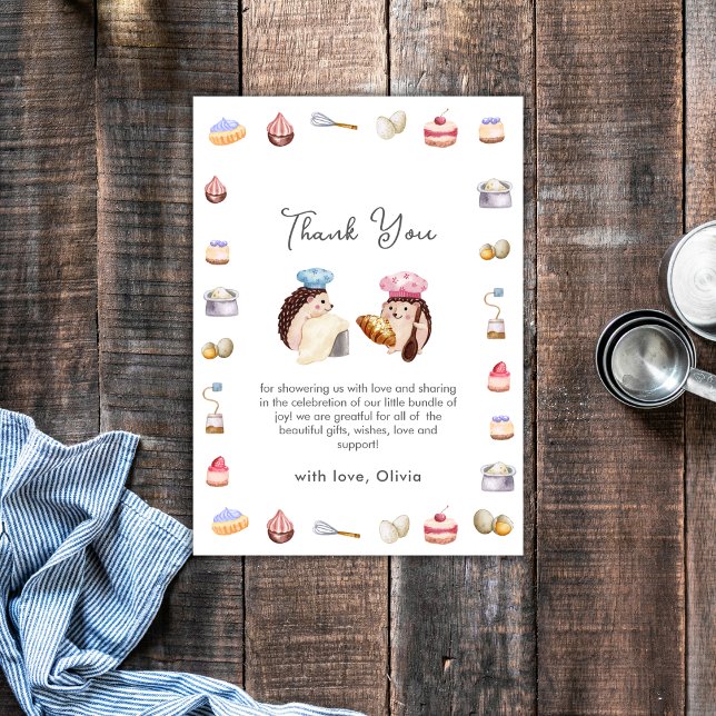 Tarjeta De Agradecimiento Dulce Cumpleaños Bebé Chef Pastelero Erizo Caprich (Whimsical Hedgehog Little Chef Baker Baby Shower Thank You Card)