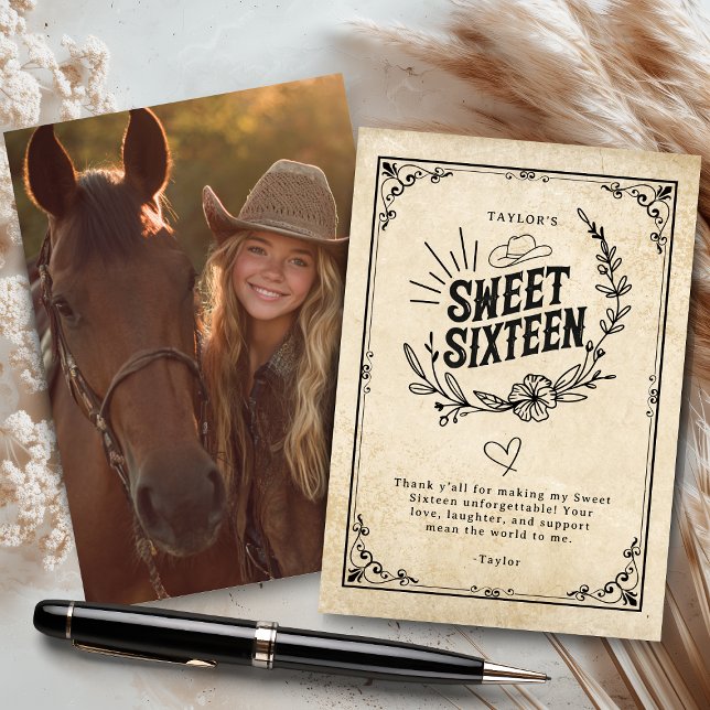 Tarjeta De Agradecimiento Dulce joven rústica foto de 16 años (Rustic beige cowgirl sweet sixteen thank-you card with floral design and western photo.)