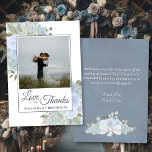Tarjeta De Agradecimiento Dusty Blue Watercolor Floral Photo & Note Boda<br><div class="desc">Estas hermosas cartas de agradecimiento de boda rústico de moda boho muestran su foto en medio de brotes de color acuático pintado a mano de rosas, flores, hojas de eucalipto y vegetación en tonos polvorientos azules y verde sabio. La leyenda está escrita en elegantes letras de guiones y dice: Amor...</div>