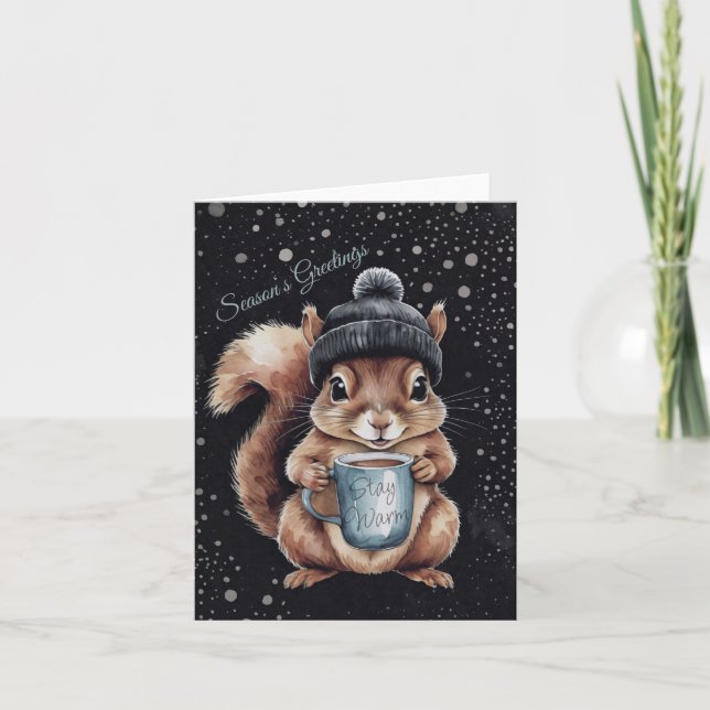Tarjeta De Agradecimiento Eichhörnchen mit Tasse Schnee „Stay Warm“ Karte (Anverso)