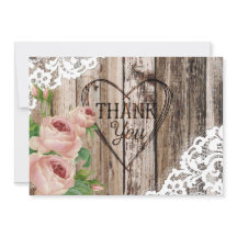 El cordón y el corazón de madera rústicos de los