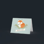Tarjeta De Agradecimiento El Fox dulce del arbolado le agradece<br><div class="desc">Un pequeño zorro precioso del bebé nestled todo cómodamente en una cama de hojas y de ramas en este ilustracion dulce fijado contra un fondo verde azulado suave.</div>