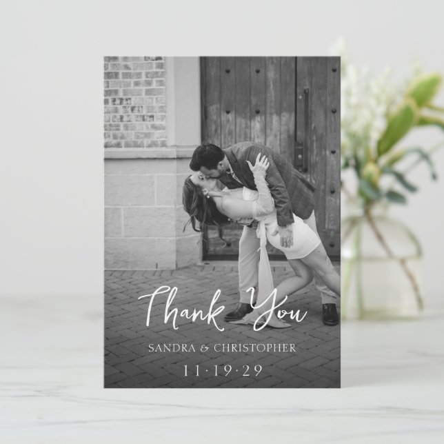 Tarjeta De Agradecimiento Elegant Black and White Photo Modern Wedding (Anverso de pie)