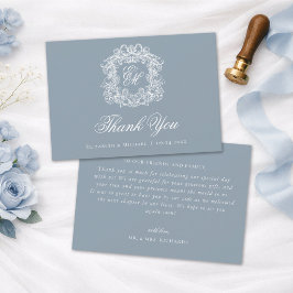 Tarjeta De Agradecimiento Elegant Dusty Blue Monogram Crest Vintage Wedding