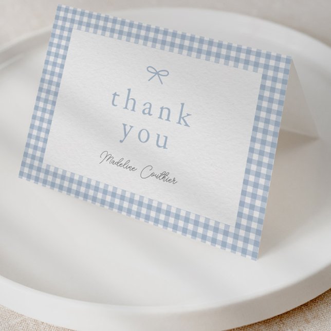 Tarjeta De Agradecimiento Elegante Baby Shower simple y turbio de los niños  (Dusty blue bow gingham baby shower thank you card.)