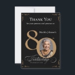 Tarjeta De Agradecimiento Elegante Black Gold Photo 80th Birthday Party<br><div class="desc">Elegante tarjeta de agradecimiento por la fiesta de cumpleaños 80 de la foto del oro negro. Invitación especial de celebración de cumpleaños elegantemente diseñada, que incluye una foto personalizado de la persona de cumpleaños y caligrafía de escritura con elementos florecientes de época. Lo suficientemente sencillo para adaptarse a una variedad...</div>