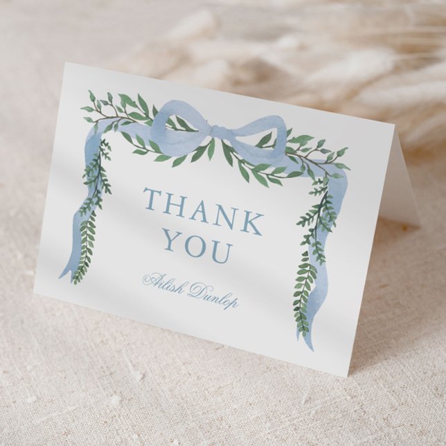 Tarjeta De Agradecimiento Elegante Blue Bow con GreenBoy Baby Shower (Elegant blue boy boys baby shower thank you card.)