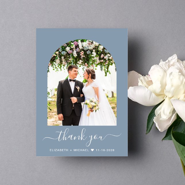 Tarjeta De Agradecimiento Elegante Boda azul turbio de foto arca (Celebrate your love story with a thank you card showcasing your photo in an elegant arch frame)