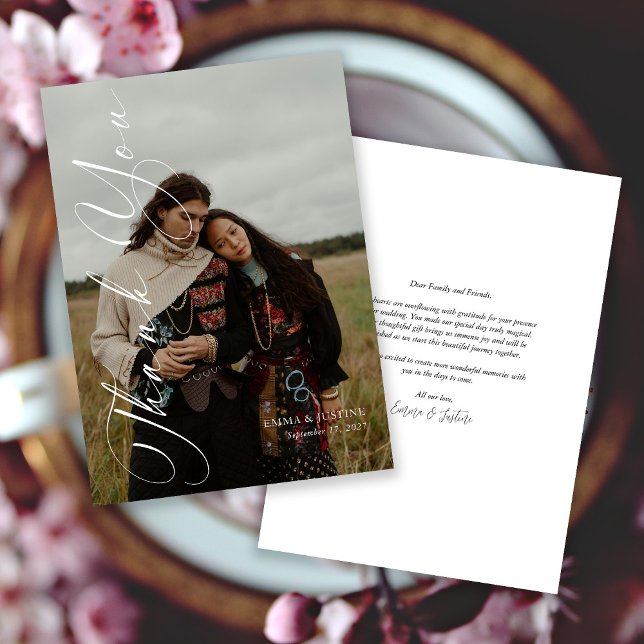 Tarjeta De Agradecimiento Elegante Boda de fotografías de guiones verticales (Personalized Elegant Vertical Script Photo Wedding Thank You Card)