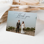 Tarjeta De Agradecimiento Elegante Boda de guiones fotográficos gracias tarj<br><div class="desc">A todos les encantará recibir esta hermosa tarjeta de agradecimiento de boda con una impresionante imagen de su día de boda. Personalizar fácilmente tu foto y mensaje boda favorito en el interior!</div>