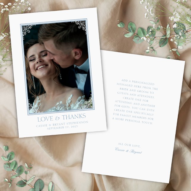 Tarjeta De Agradecimiento Elegante Boda de Moda costera azul y blanco (Elegant blue and white vintage love and thanks wedding thank you cards with photo and chic border)