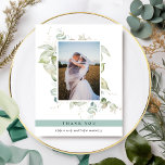 Tarjeta De Agradecimiento Elegante Boda de vegetación fotográfica, verde<br><div class="desc">Elegante boda de fotos gracias tarjeta plana con exquisito color de agua que muestra su imagen. Mensaje de agradecimiento de franja verde. De vuelta con un hermoso monograma de vegetación con iniciales de parejas. Posibilidad de recibir tarjetas con su propio mensaje impreso en la parte posterior o de borrar nuestro...</div>