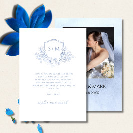 Tarjeta De Agradecimiento Elegante Boda Escudo de Monograma Floral Azul Dust