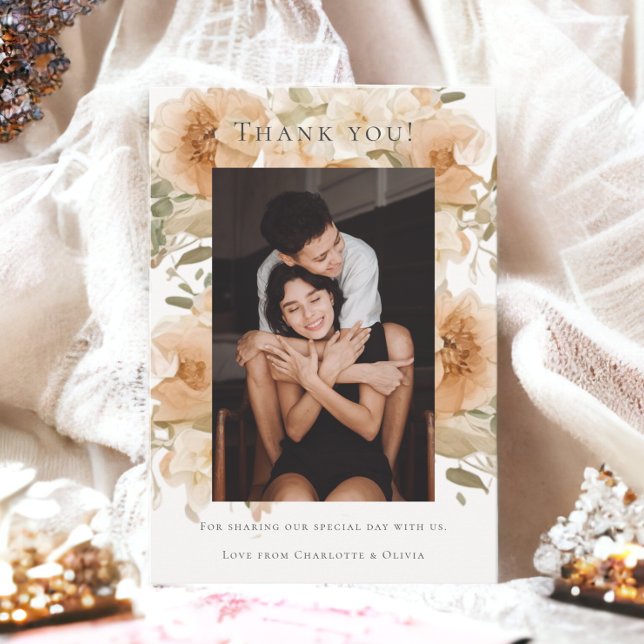 Tarjeta De Agradecimiento Elegante Boda Gay Floral Dos novias (Elegant Gay Floral Wedding Two Brides Thank You Card from Ricaso. Muted green & peach tones)