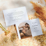 Tarjeta De Agradecimiento Elegante Boho Arch Modern Ampersand Boda<br><div class="desc">Una tarjeta de agradecimiento a la foto de boho para coincidir con nuestra colección de Bodas Minimalistas modernos del Boho Arch. Este diseño presenta su foto favorita de compromiso dentro de un marco de arco bohemio. La parte trasera del diseño presenta un personalizado y sincero mensaje de agradecimiento para expresar...</div>