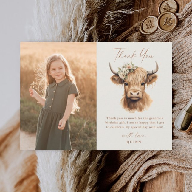 Tarjeta De Agradecimiento Elegante Boho Highland Cow Cumpleaños Infantil Fot (Boho highland cow script kids photo thank you card.)