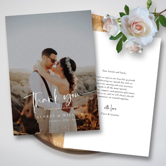 Tarjeta De Agradecimiento Elegante caligrafía moderna en ladrillo blanco (Elegant White Brick Overlay Modern Calligraphy Thank You Card)