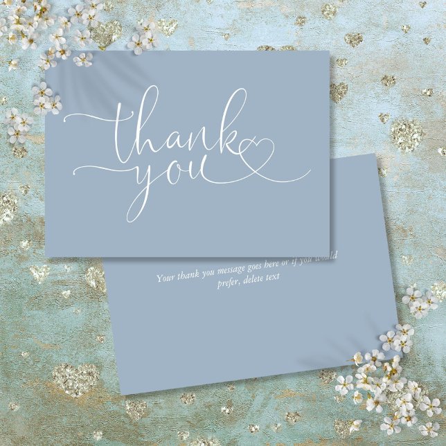 Tarjeta De Agradecimiento Elegante Corazón Azul Polvoriento Script (Dusty Blue Elegant Heart Script Thank You Card)