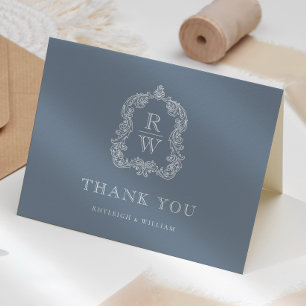 Tarjeta De Agradecimiento Elegante Cresta de Monograma Boda Azul Polvoriento