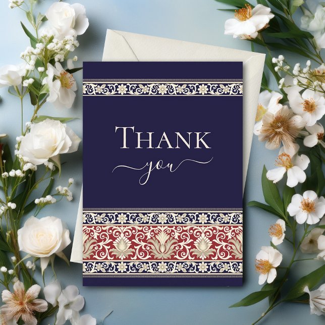 Tarjeta De Agradecimiento Elegante encaje barroco sobre azul (Elegant Thank You card with flourishing baroque lace strips in cream with red accents on blue.)