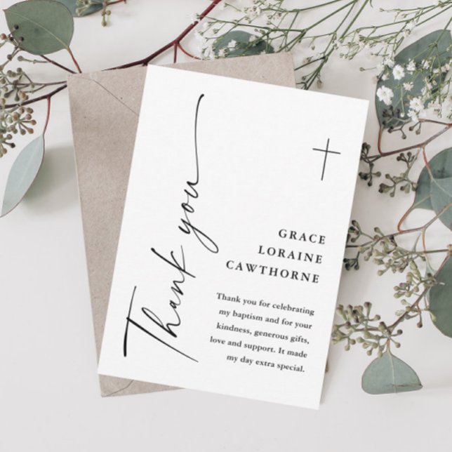 Tarjeta De Agradecimiento Elegante escritura moderna Bautismo blanco (Modern script black and white baptism thank you cards.)