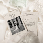 Tarjeta De Agradecimiento Elegante foto de Boda blanco y negro vintage<br><div class="desc">Capitalice el estilo de su gratitud con la tarjeta de agradecimiento de Boda blanco y negro elegante de la colección MIA. Esta carta clásica captura la belleza de sus momentos inolvidables, permitiéndole expresar su agradecimiento con estilo. Personalízalo con una preciada foto boda, agregando un toque de sentimentalidad a tu gesto...</div>