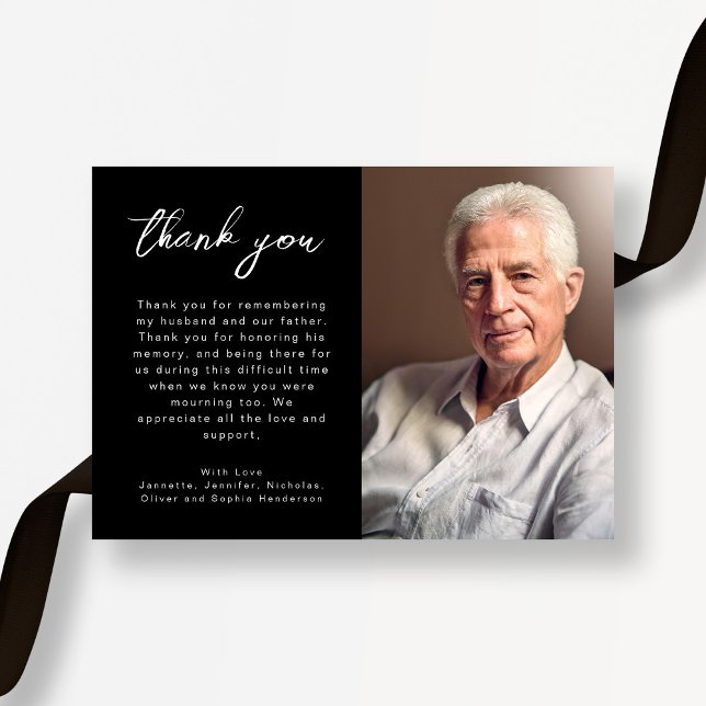 Tarjeta De Agradecimiento Elegante Foto De Funeral De Guión Blanco Y Negro (Elegant Black And White Script Funeral Photo Thank You Card)