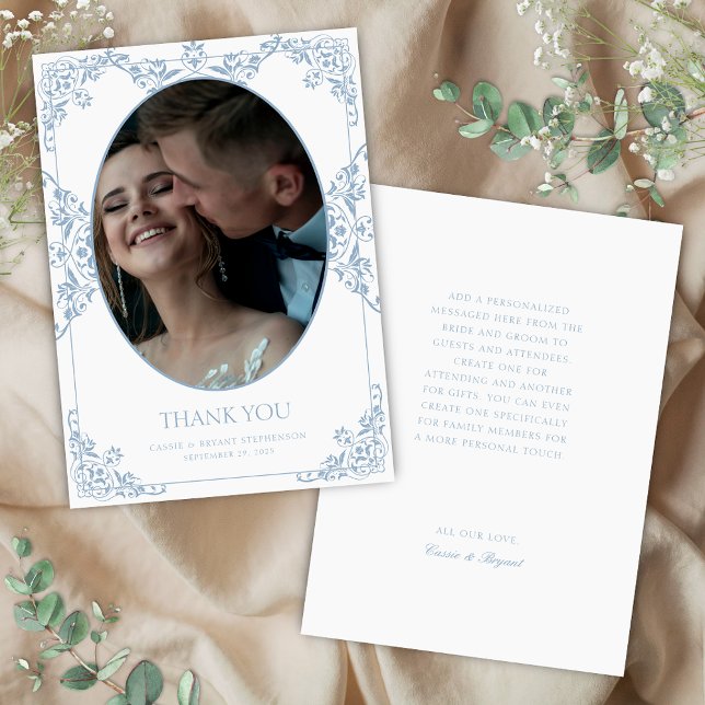 Tarjeta De Agradecimiento Elegante foto de matrimonio de Moda azul y blanca (elegant blue and white oval wedding photo thank you cards with chinoiserie border for fairytale era)