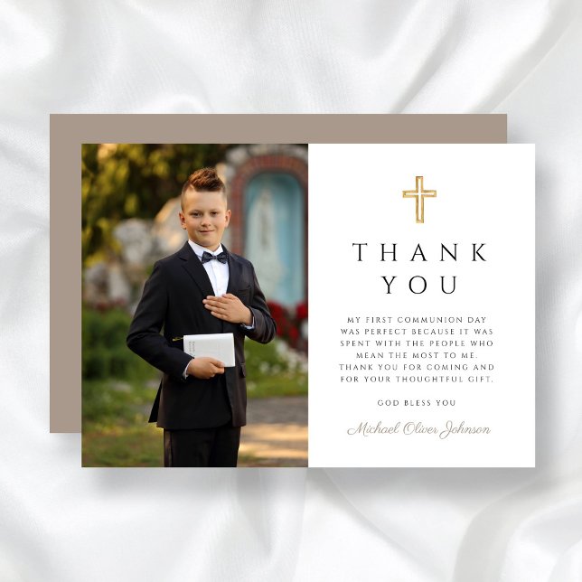 Tarjeta De Agradecimiento Elegante foto de primer comunal de chico de la cru (Elegant Taupe Cross Boy First Communion Photo Thank You Card)