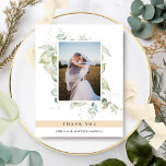 Tarjeta De Agradecimiento Elegante foto verde Boda Beige Tan Gracias<br><div class="desc">Elegante boda de fotos gracias tarjeta plana con exquisito color de agua que muestra su imagen. Mensaje de agradecimiento de banda beige tan que muestra. De vuelta con un hermoso monograma de vegetación con iniciales de parejas. Posibilidad de recibir tarjetas con su propio mensaje impreso en la parte posterior o...</div>