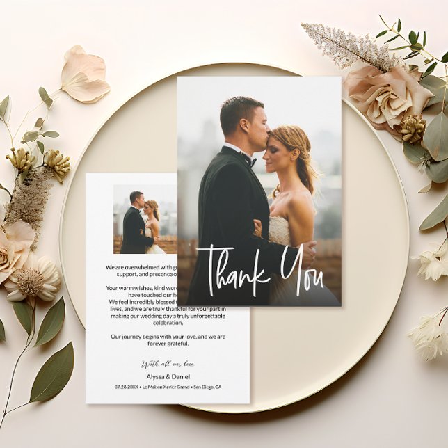 Tarjeta De Agradecimiento Elegante Moda Fotos Bodas modernas (Modern Typography Custom wedding photos thank you card.)
