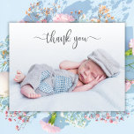 Tarjeta De Agradecimiento Elegante tipografía foto bebé recién nacido gracia<br><div class="desc">Sencillo Y Elegante Guión De Caligrafía Fotográfico Recién Nacido Bebé Gracias Tarjeta De Anuncio De Nacimiento. Presenta un hermoso texto de "gracias" en un guión de tipo de letra de tipo "swash tail" de caligrafía escrita a mano en gris. Mensaje personal prehecho en el reverso en blanco y negro. Excelente...</div>