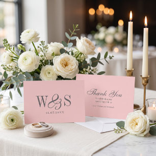 Tarjeta De Agradecimiento Elegantes parejas de novios con inicial rosa rubor
