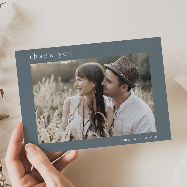 Tarjeta De Agradecimiento EMELIA Boda fotográfico mínimo azul mínimo y ruso (EMELIA Flat Minimal Blue Boho Rustic Photo Wedding Thank You Card)