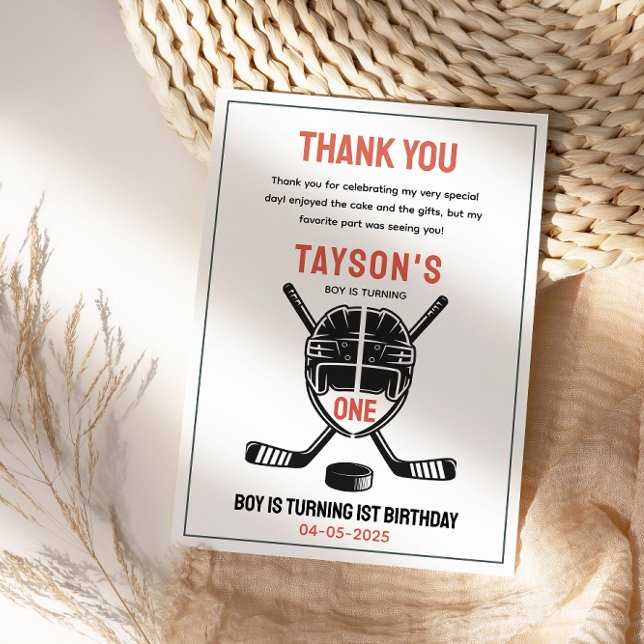 Tarjeta De Agradecimiento Es Fiesta de Cumpleaños de Hockey "Game Time" núme (It’s Game Time Hockey 1st Birthday Party Thank You Card
)