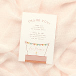 Tarjeta De Agradecimiento Fiesta de cumpleaños del Chica del pastel de capa<br><div class="desc">Una linda tarjeta de agradecimiento para coincidir con nuestra colección de fiestas de cumpleaños de pasteles de la capa de arcoiris. El diseño incluye una cúpula de pasteles con arcoiris pastel y una vela con techo de estrellas. Hay un mensaje de agradecimiento editable. La parte trasera de la tarjeta es...</div>