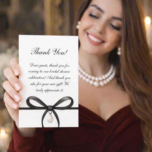 Tarjeta De Agradecimiento Fiesta de Despedida de Soltera Estilo Old Money co (Black Bow With Pearl Old Money Style Bridal Shower Thank You Card)