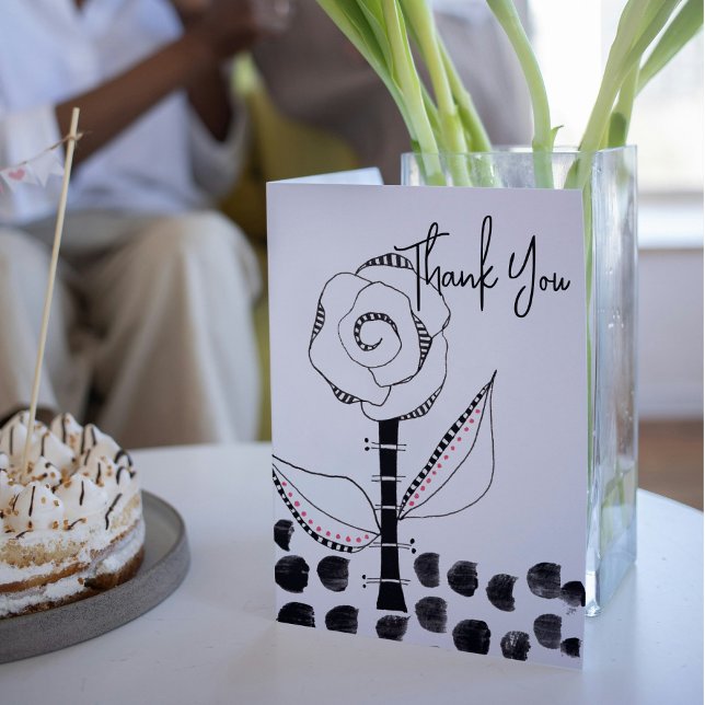 Tarjeta De Agradecimiento Flor Whimsical Blanca Negra Editable (Subido por el creador)