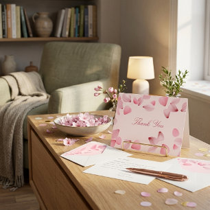 Tarjeta de agradecimiento floral con pétalos de ro