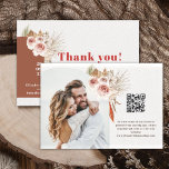 Tarjeta De Agradecimiento Flores secas del desierto del Boho tonos tierra ar<br><div class="desc">Dé a sus bodas invitados un sincero agradecimiento con esta preciosa tarjeta de fotos. Sus nombres y fecha de boda están escritos sobre un marco de arco contemporáneo adornado con flores acuarelas del desierto y hojas de palma secas en la parte delantera de esta moderna tarjeta de boho, que también...</div>