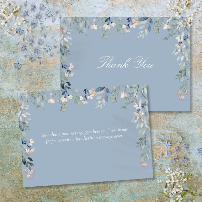 Tarjeta De Agradecimiento Flores silvestres florales azul polvoriento guion (Floral Wildflowers Dusty Blue Script Thank You Card)